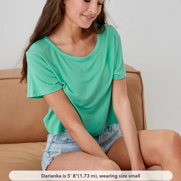 🌞2 for 15! AEO crop top - Picture 2 of 9